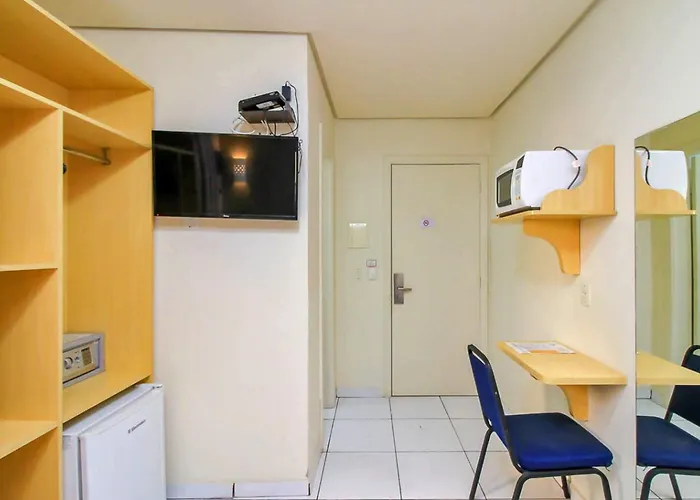 Hotel Coral Express próximo a Orla do Guaíba e Beira Rio