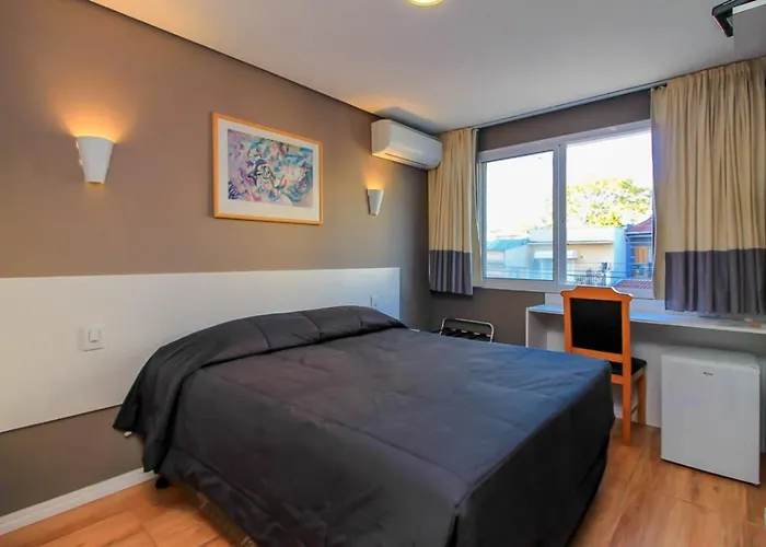 Coral Express próximo a Orla do Guaíba e Beira Rio Hotel Porto Alegre
