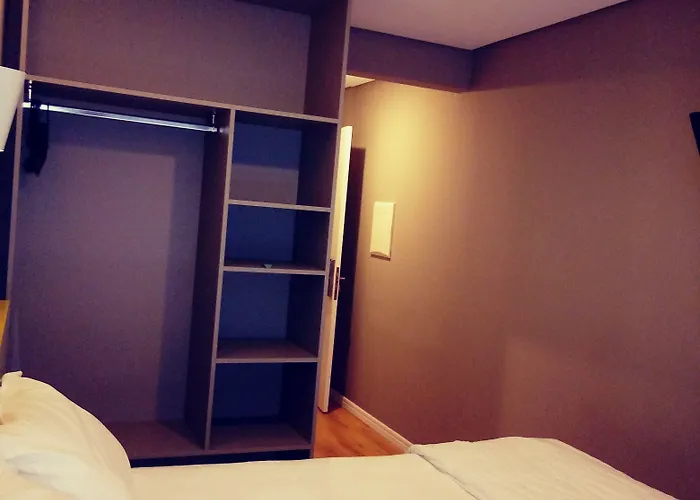 Hotel Coral Express próximo a Orla do Guaíba e Beira Rio