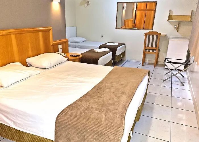 Hotel Coral Express próximo a Orla do Guaíba e Beira Rio 3*