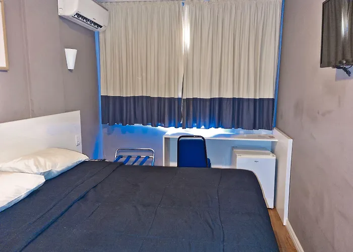 Coral Express próximo a Orla do Guaíba e Beira Rio Hotel 3*