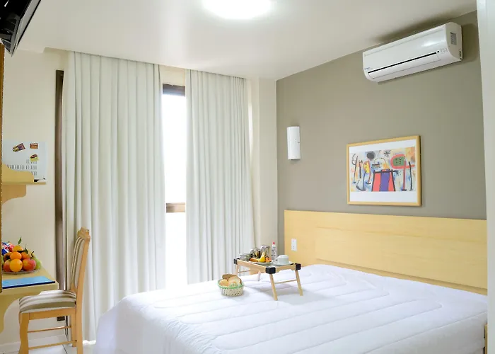 Hotel Coral Express próximo a Orla do Guaíba e Beira Rio 3*