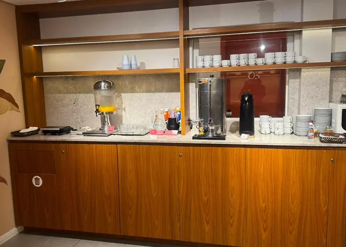 Hotel Coral Express próximo a Orla do Guaíba e Beira Rio