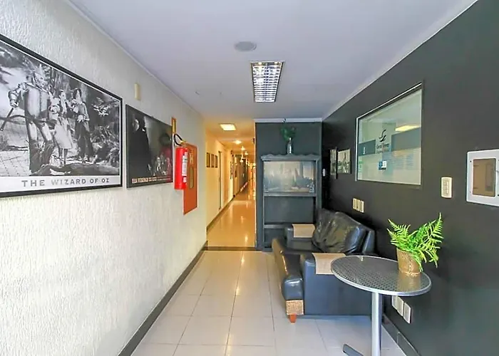 Hotel Coral Express próximo a Orla do Guaíba e Beira Rio 3*